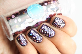 Giới trẻ phát cuồng với trào lưu sơn móng tay thủy tinh 