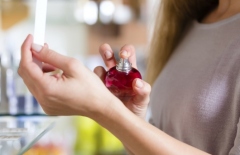 Hậu quả của việc dùng nước hoa giả