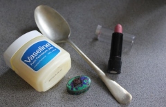 Chỉ 1 lọ vaseline có tới hàng ngàn cách làm đẹp