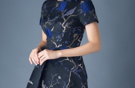 Hạ Vi khoe sắc trong thiết kế váy đầm Thu Đông sang trọng