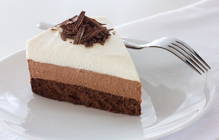 Cách làm bánh mousse chocolate hoa quế độc đáo