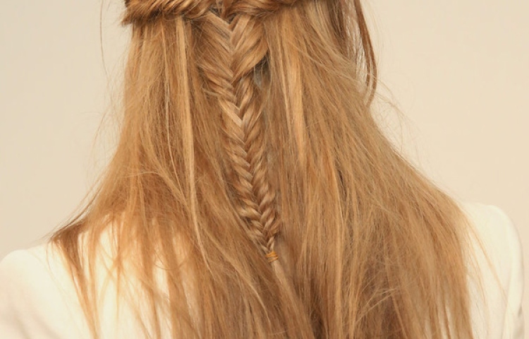 10 kiểu tóc tết hot nhất sàn diễn thời trang 2021