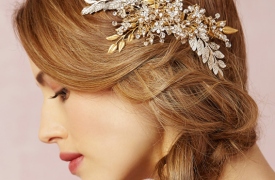 Cài tóc ánh kim lên ngôi trong mùa cưới 2021