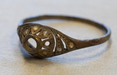 Câu chuyện chiếc nhẫn và giá trị của bản thân