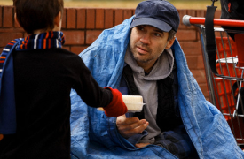 Giúp người vô gia cư và bất ngờ sau 3 năm