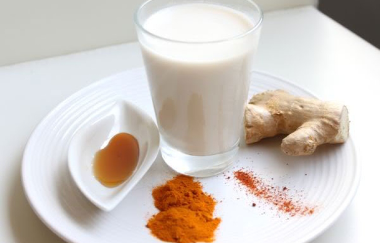 Công thức hỗn hợp sữa nghệ giúp trẻ hóa làn da