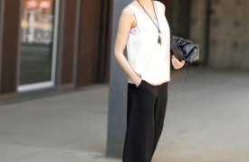 Cách diện váy, áo không tay đi làm