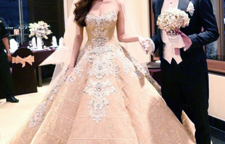 Thúy Diễm diện váy cưới lộng lẫy bên chú rể điểm trai Lương Thế Thành