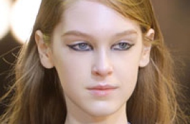 Top xu hướng trang điểm ấn tượng từ sàn diễn