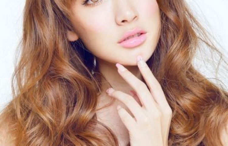 Make up cho đôi mắt tỏa sáng trong nắng