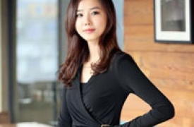 Dịu dàng hơn với đầm dự tiệc màu Blue