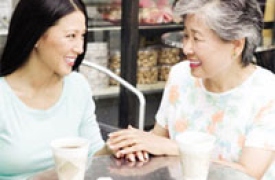 Mẹ chồng quan tâm quá, con dâu sợ 