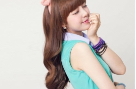 Tóc xoăn lãng mạn mùa thu