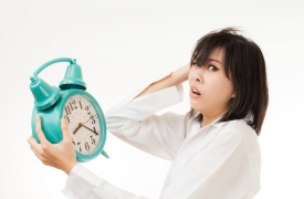 5 thói quen xấu khi ngủ dậy tổn hại đến sức khoẻ