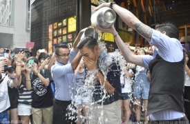 Tiềm ẩn nguy cơ sức khoẻ từ trào lưu tắm nước đá