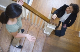 Mẹ chồng tát con dâu liên hồi rồi đuổi ra khỏi nhà